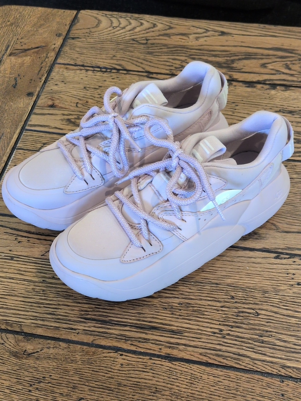 Ugg Women's LA Cloud Lace Sneakers Size 7